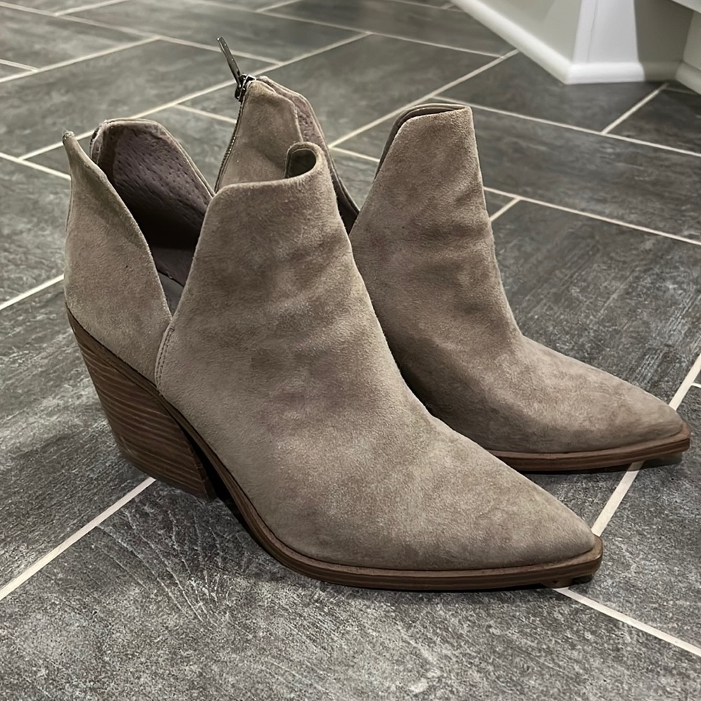 Like new womens booties